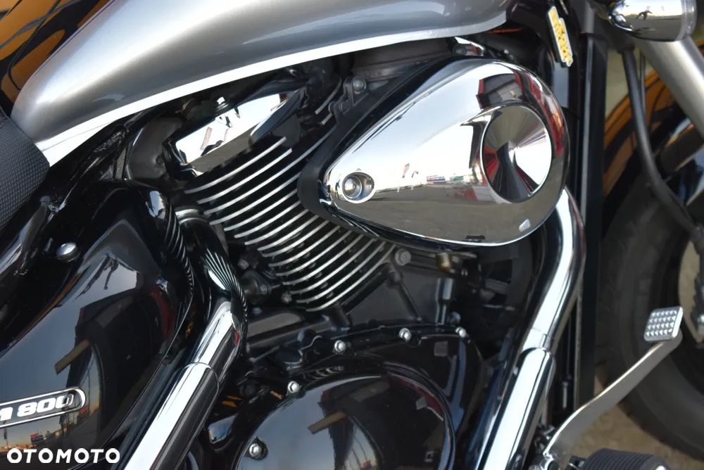 Suzuki Intruder - 37