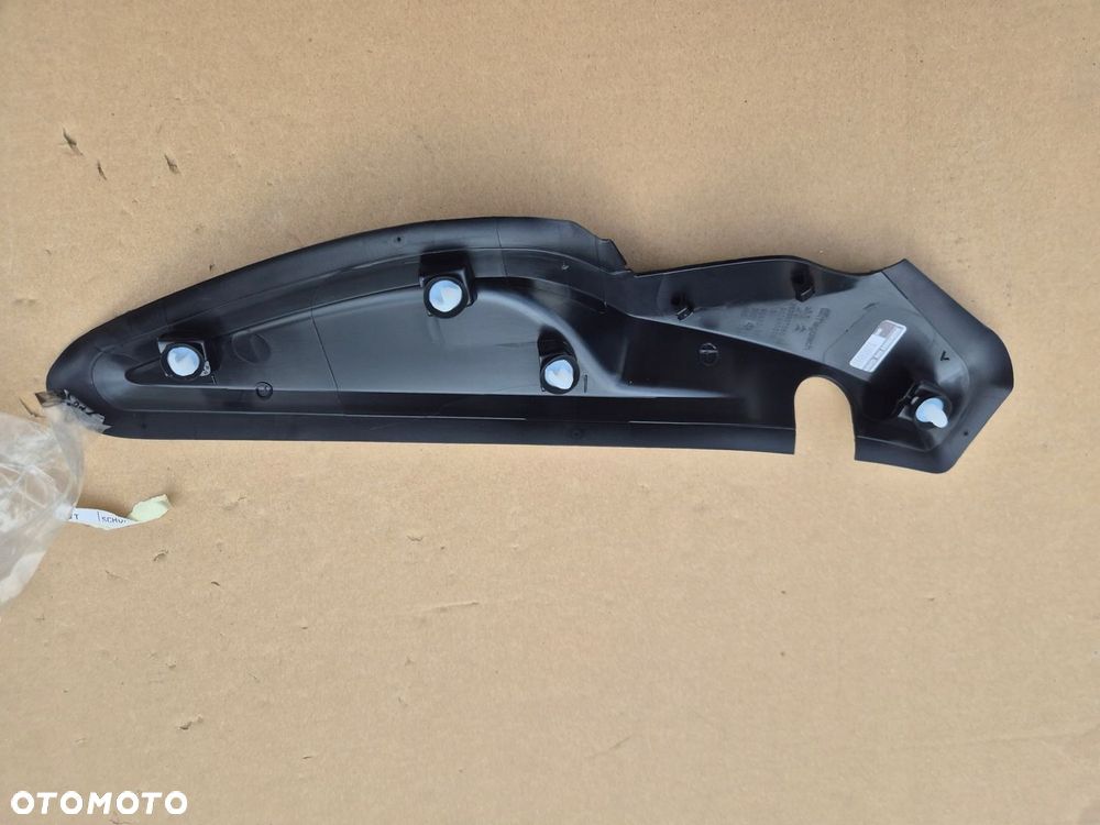 Peugeot 2008 II listwa pod lampę tylną lewa.2019- - 2