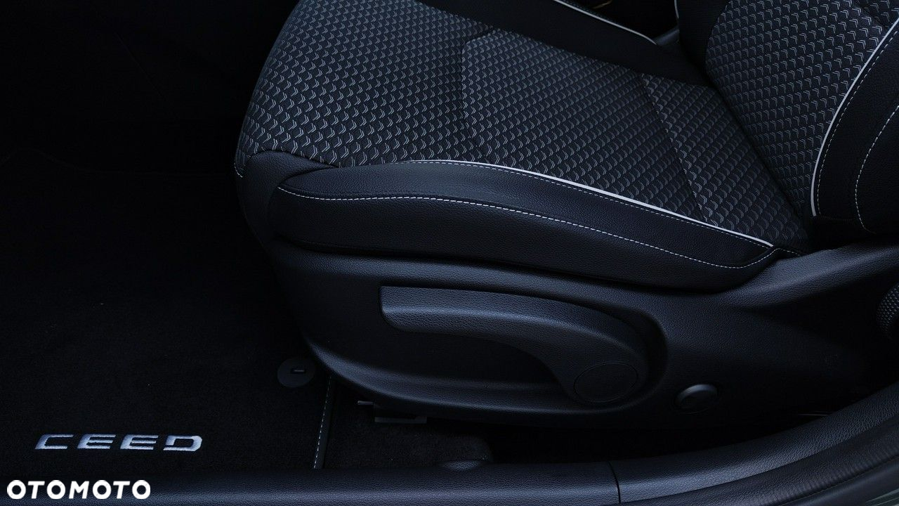 Kia Ceed - 9