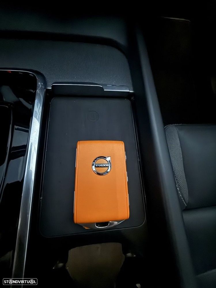 Volvo XC 60 2.0 B4 R-Design Geartronic - 23