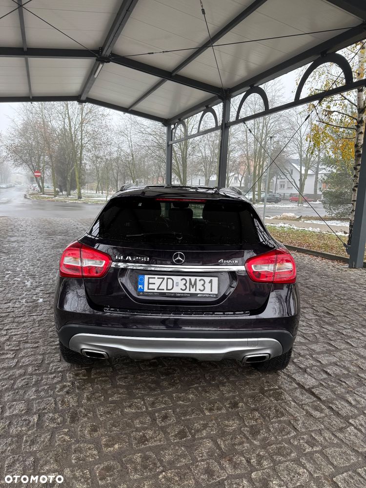Mercedes-Benz GLA 250 4Matic 7G-DCT - 4