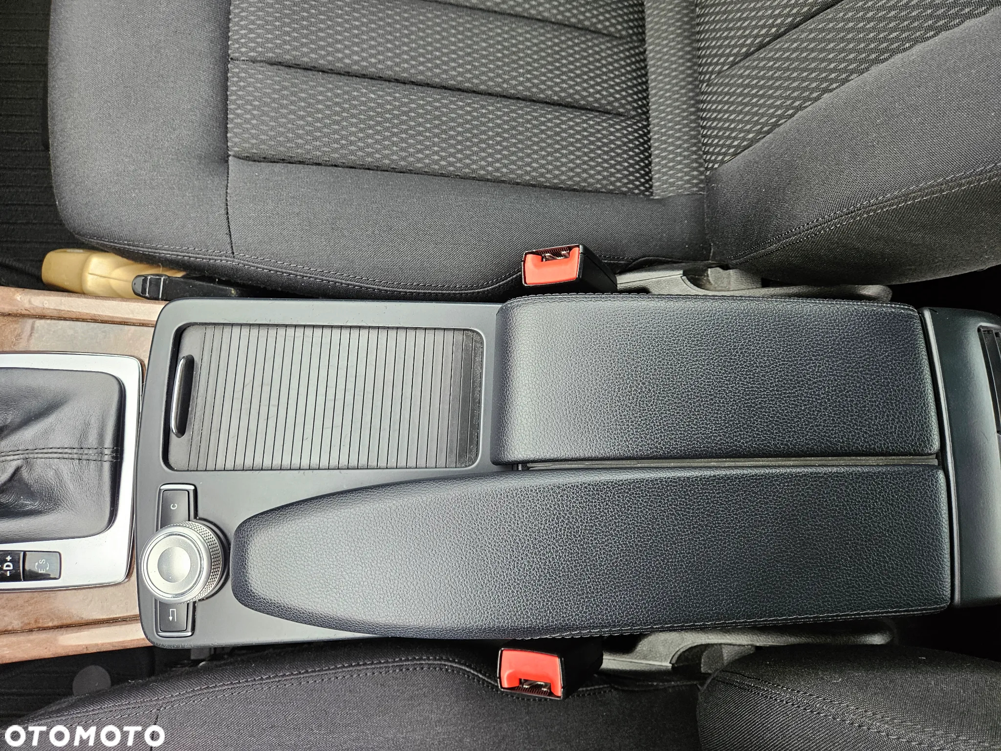 Mercedes-Benz Klasa E 200 CGI BlueEFFICIENCY 7G-TRONIC Avantgarde - 16