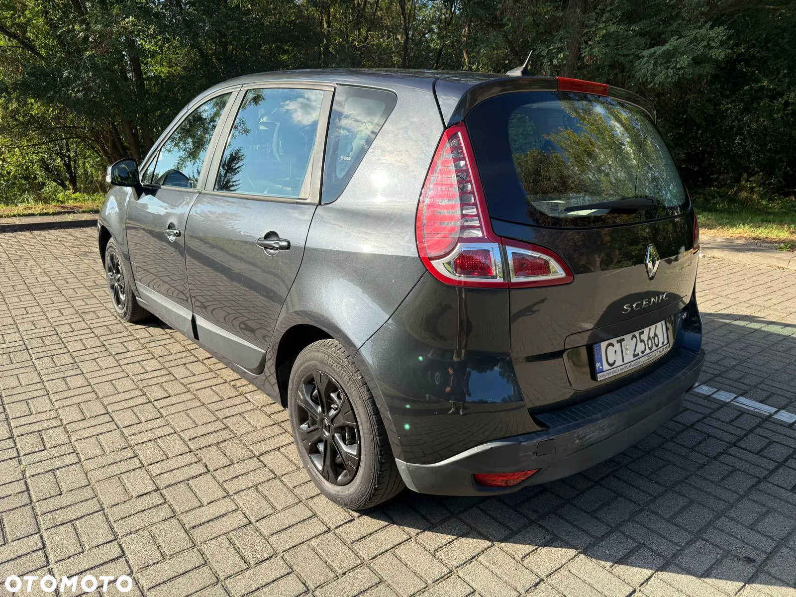 Renault Scenic 1.5 dCi Emotion - 8