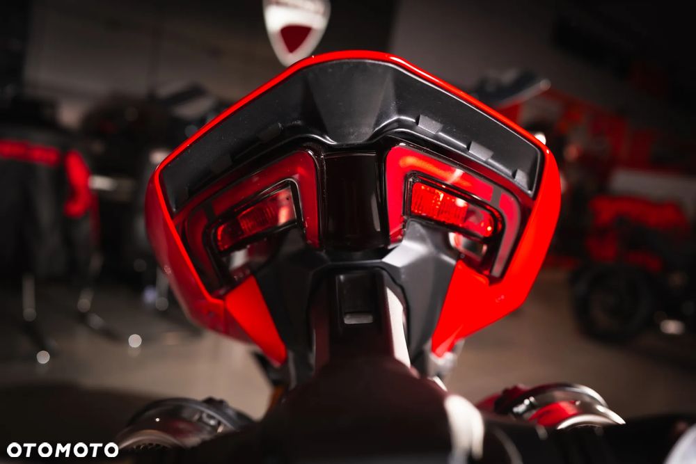 Ducati Streetfighter V2 - 6