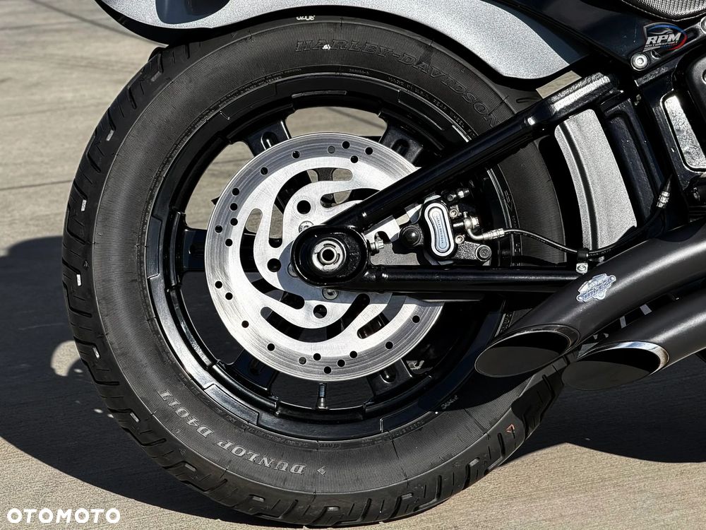 Harley-Davidson Softail Street Bob - 23