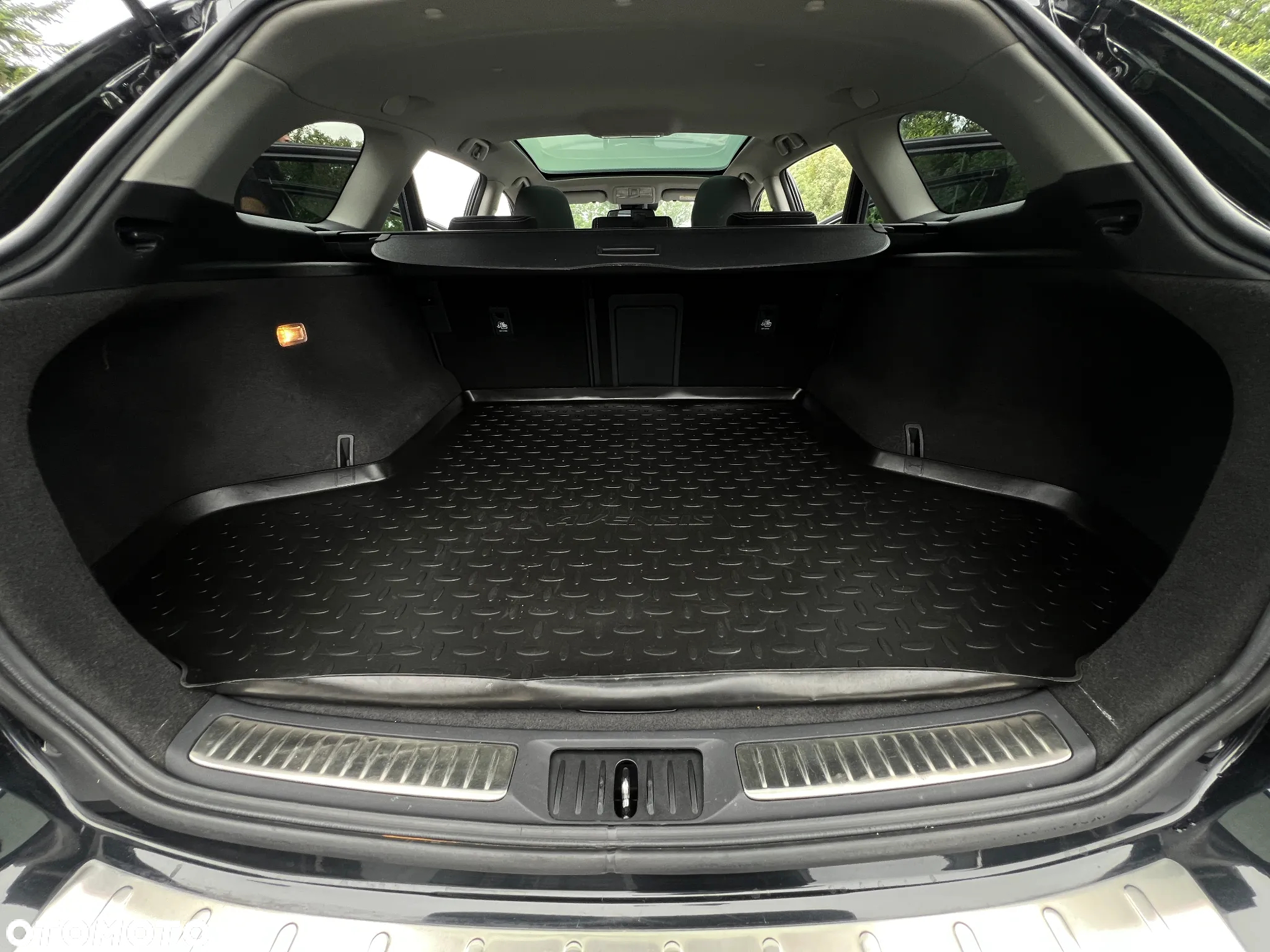 Toyota Avensis 1.8 Premium - 19