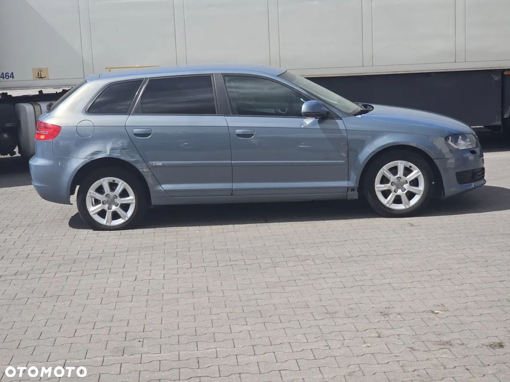 Audi A3 Sportback 1.6 TDI DPF S line Sportpaket - 7