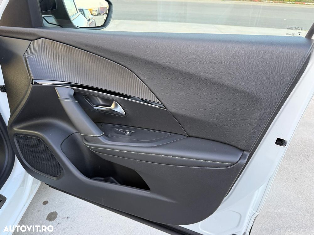 Peugeot 2008 PureTech 130 EAT8 GT Pack - 38