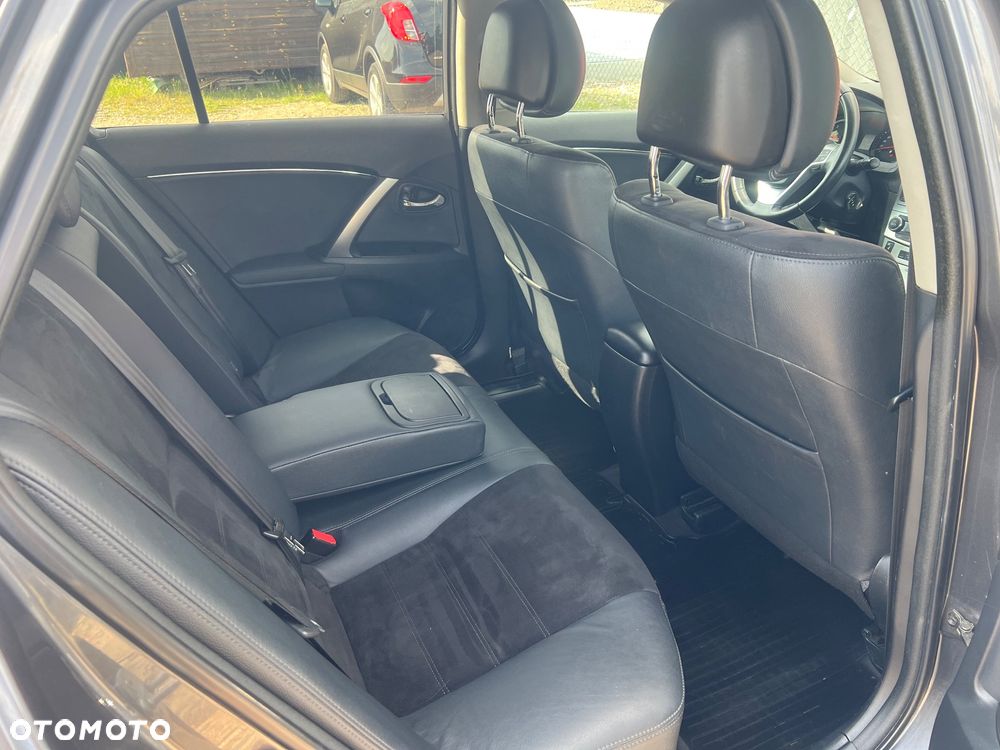 Toyota Avensis Combi 2.0 D-4D Executive - 9
