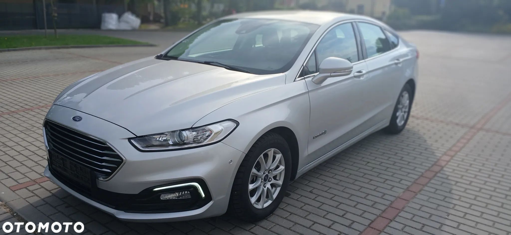 Ford Mondeo 2.0 Hybrid Titanium - 1