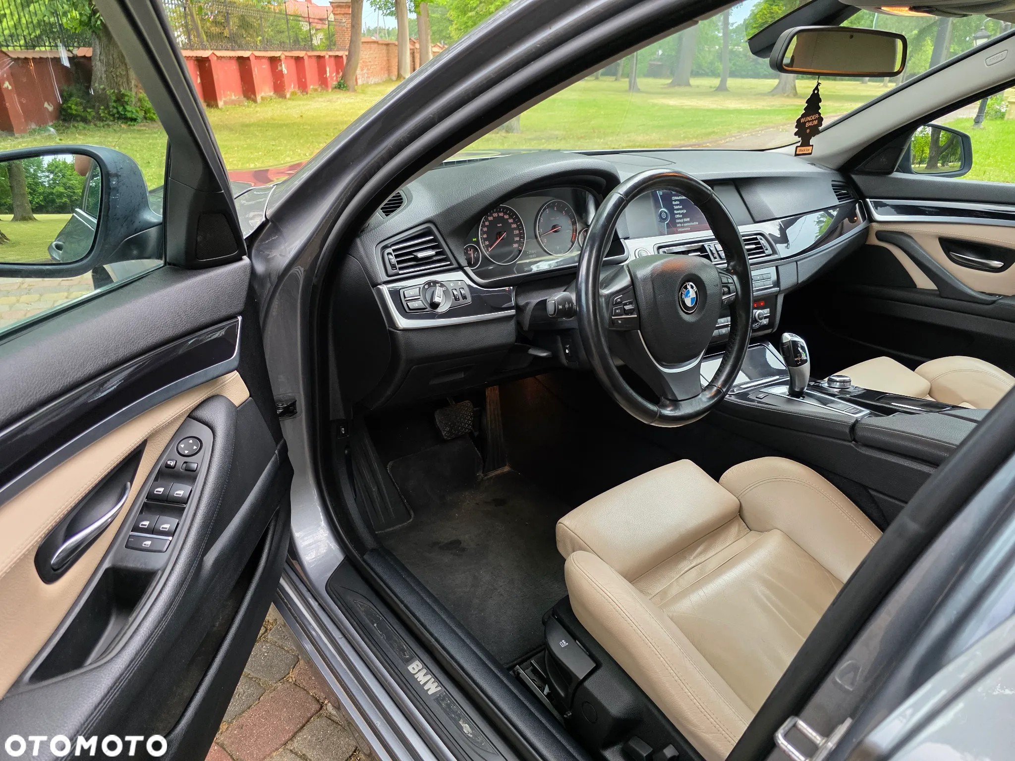 BMW Seria 5 535i Touring - 12