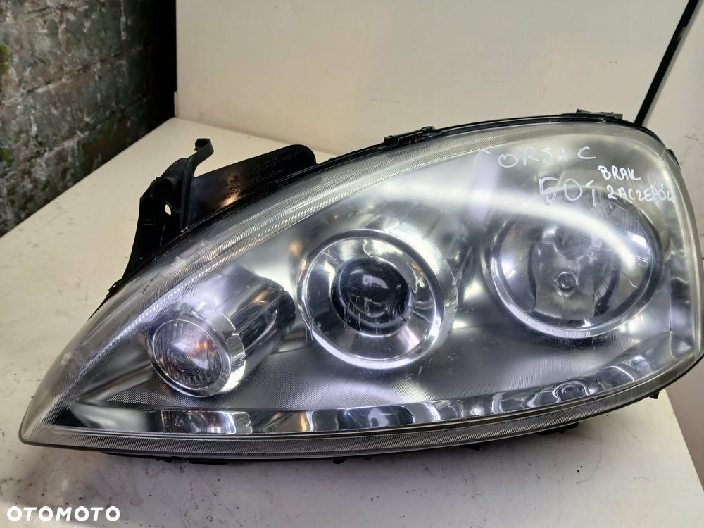 Opel Corsa C Lampa przednia lewa brak zaczepów - 1