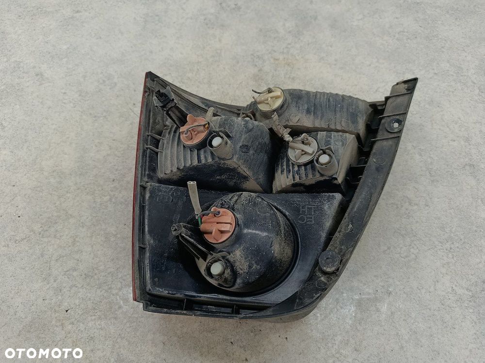 LAMPA TYLNA LEWA KIA SORENTO I - 11