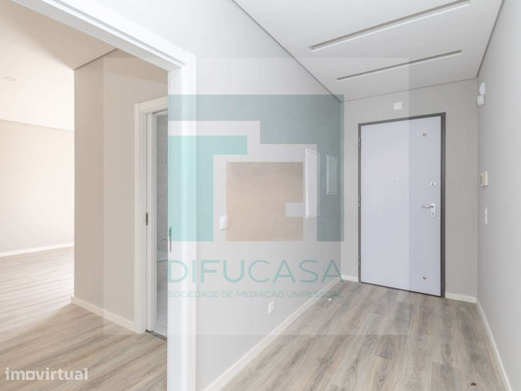 Moradia Isolada T4 Duplex com Piscina e Garagem - Grande imagem: 4/60