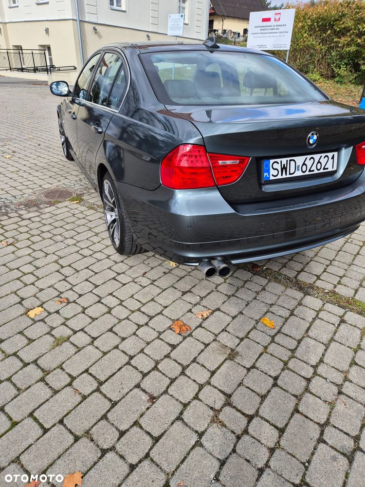 BMW Seria 3 325d - 19