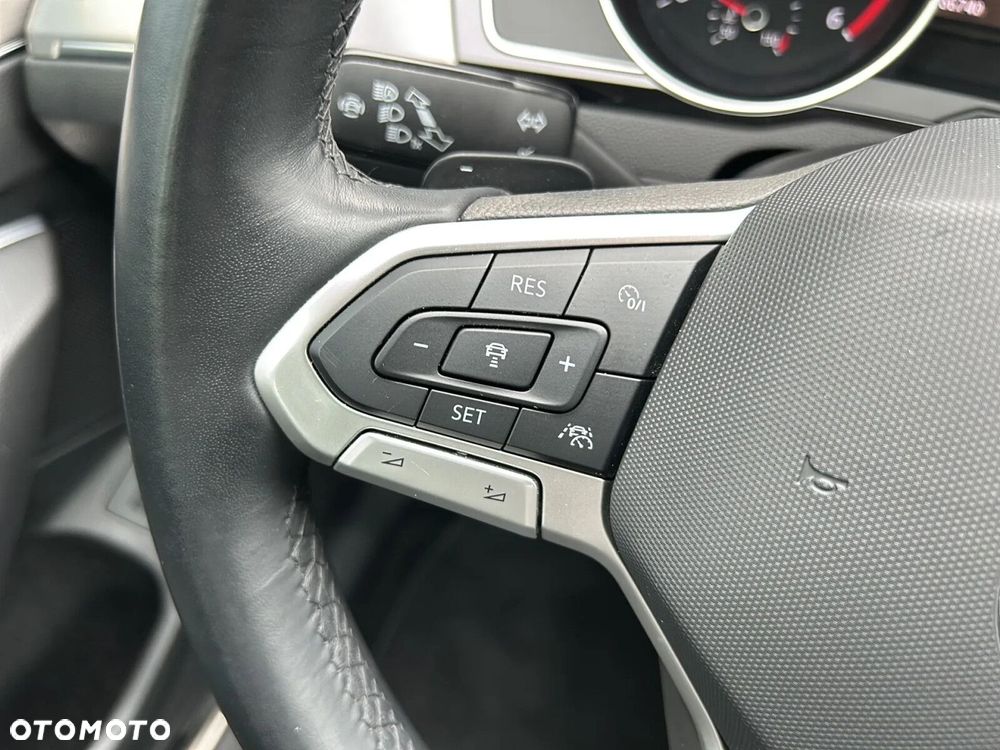 Volkswagen Passat Variant 2.0 TDI Elegance DSG - 23