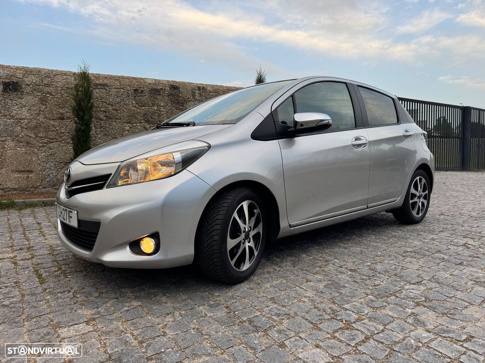 Toyota Yaris 1.4 D-4D High Pack+NAVI - 2