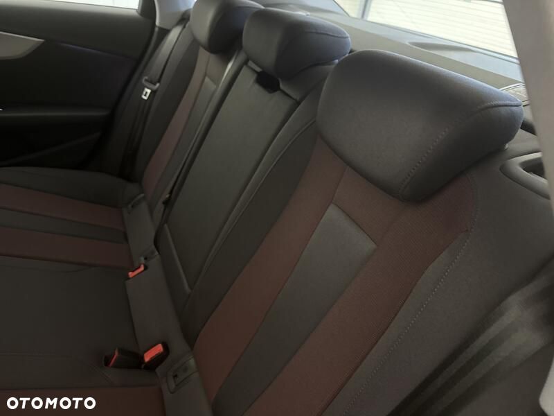 Audi A4 Limousine 35 TFSI mHEV S Line S tronic - 18