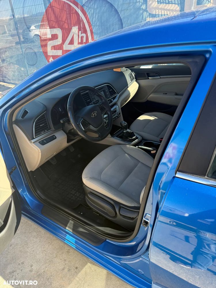 Hyundai Elantra - 3