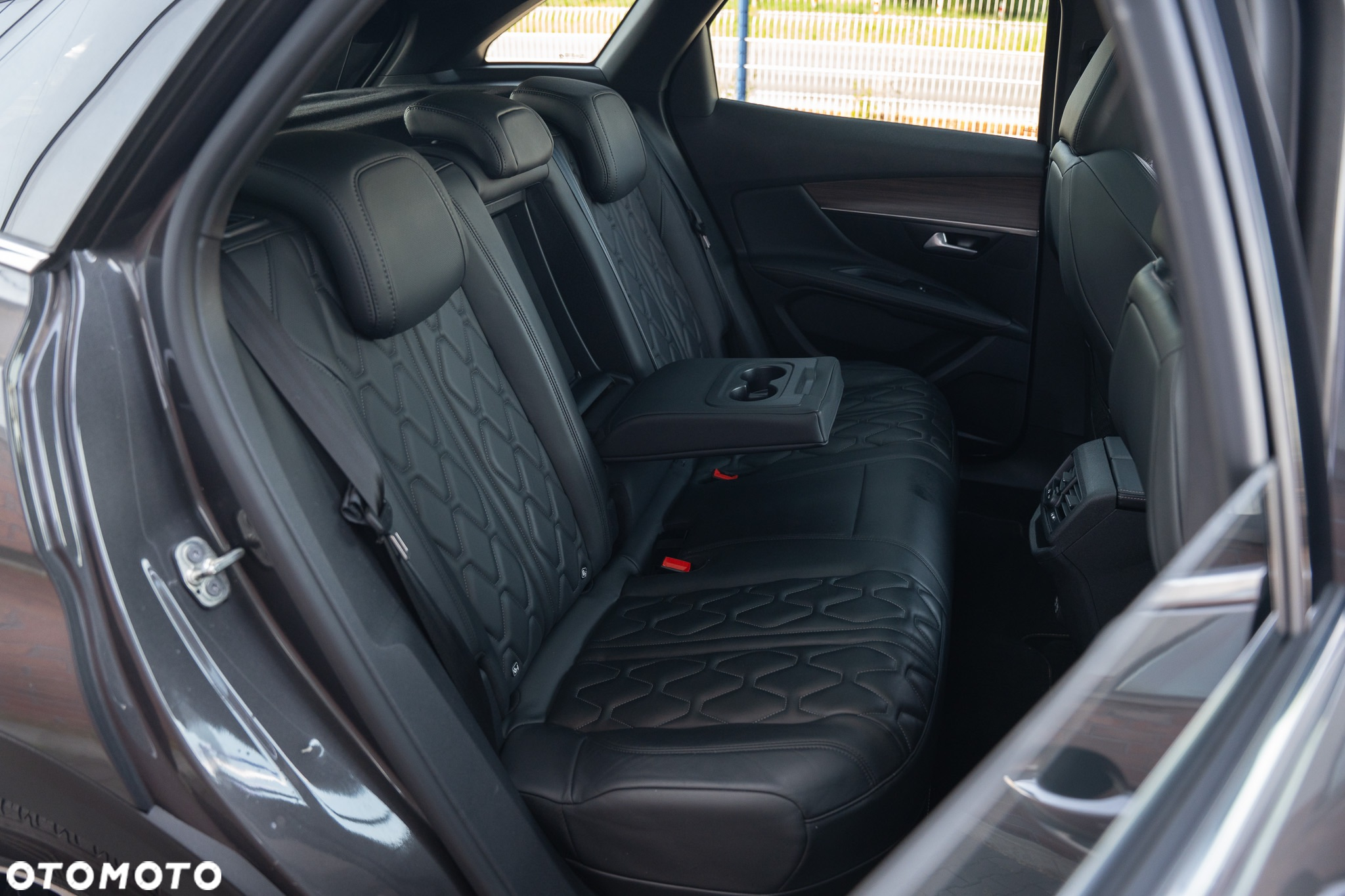 Peugeot 3008 Plug-In Hybrid 225 e-EAT8 GT - 36