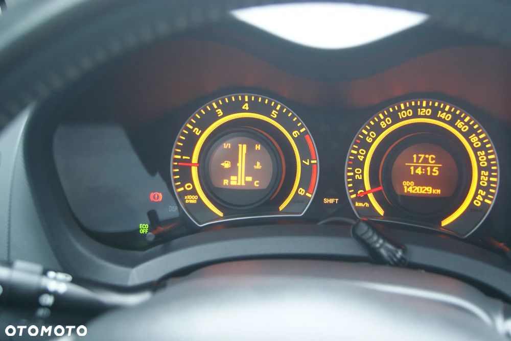 Toyota Auris 1.33 VVT-i Premium + - 17