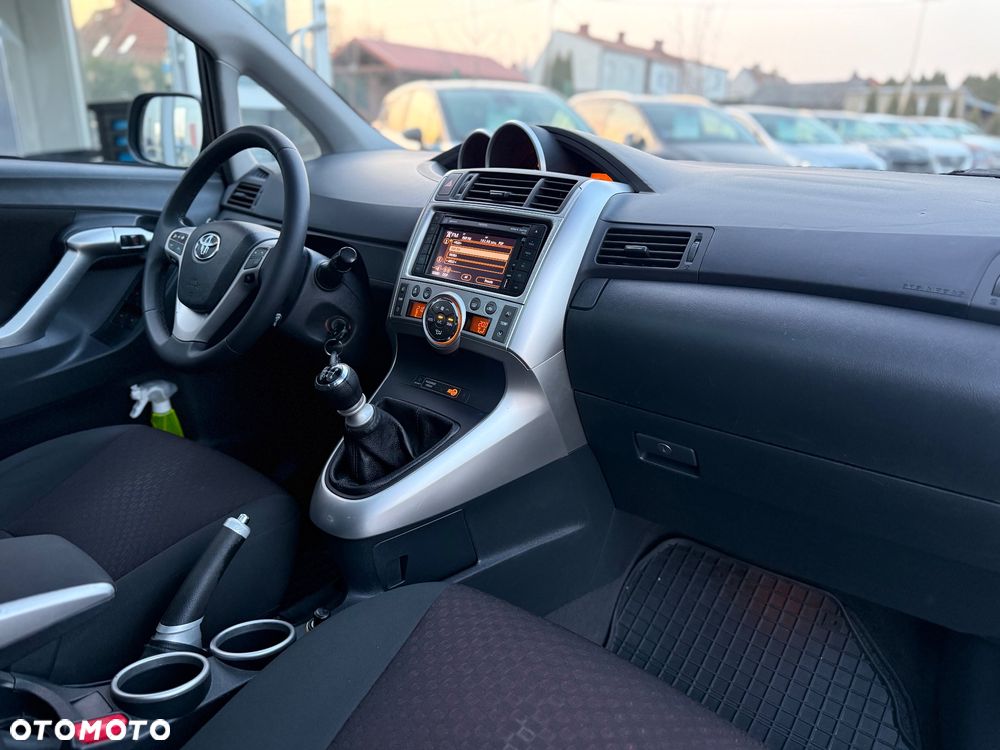 Toyota Verso 2.0 D-4D Premium - 19