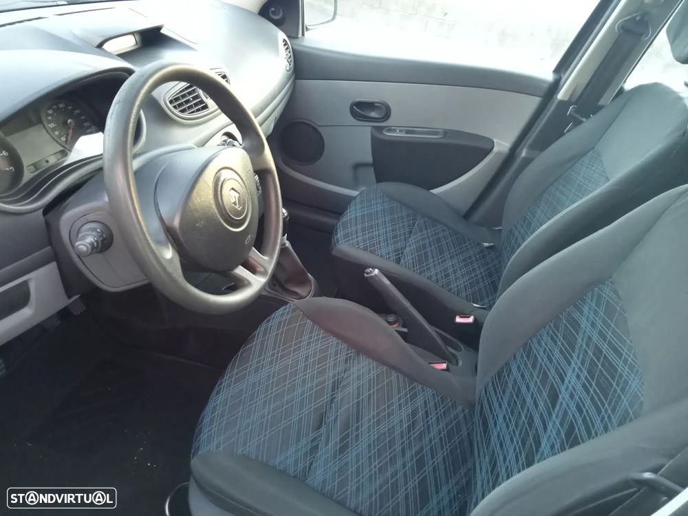 Renault Clio 1.2 16V Confort - 8