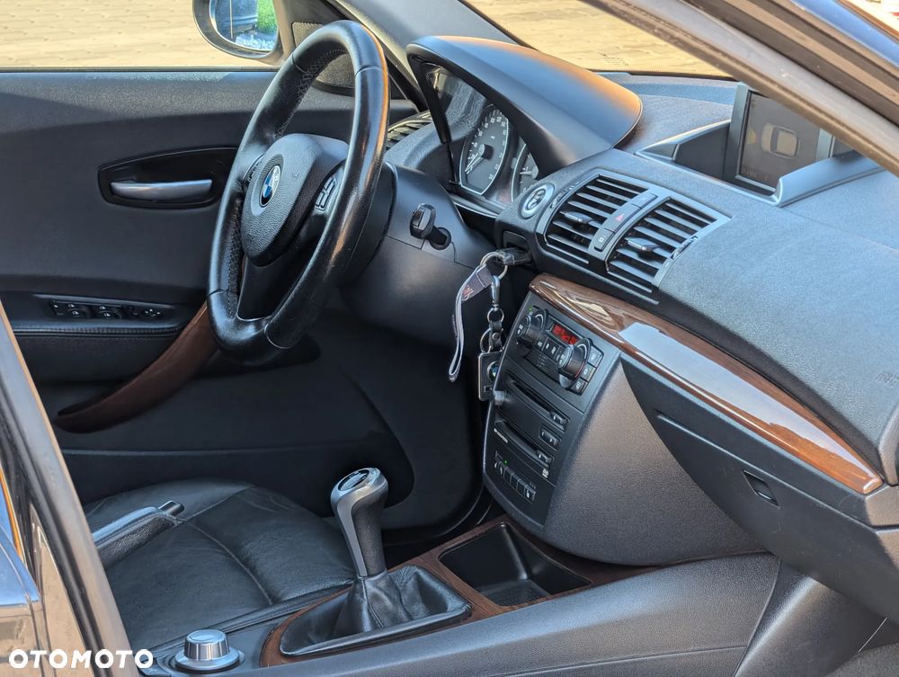 BMW Seria 1 120i - 31