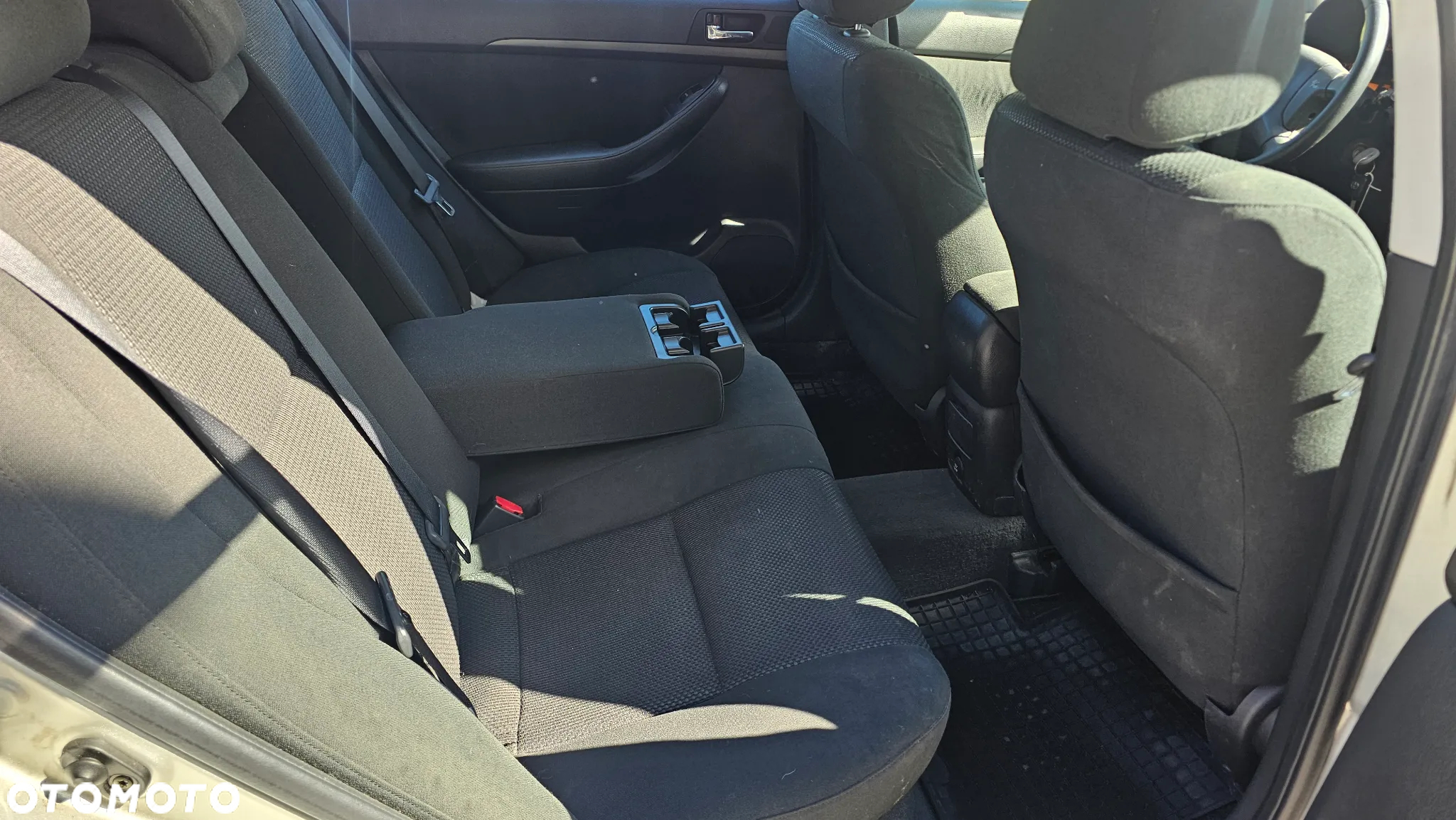 Toyota Avensis 1.8 VVT-i Combi Edition - 15