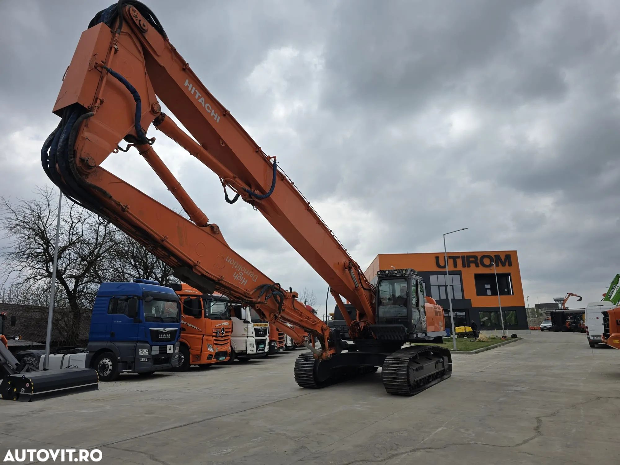 Hitachi EXCAVATOR PETRU DEMOLARI brate la 21m, 37t, 3 brate, cupla rapida, inst picon, inst rotire, 8.209h, ZX350-3, an 2006, senile 70% bune, AC, computer 96900 EUR+Tva - 1