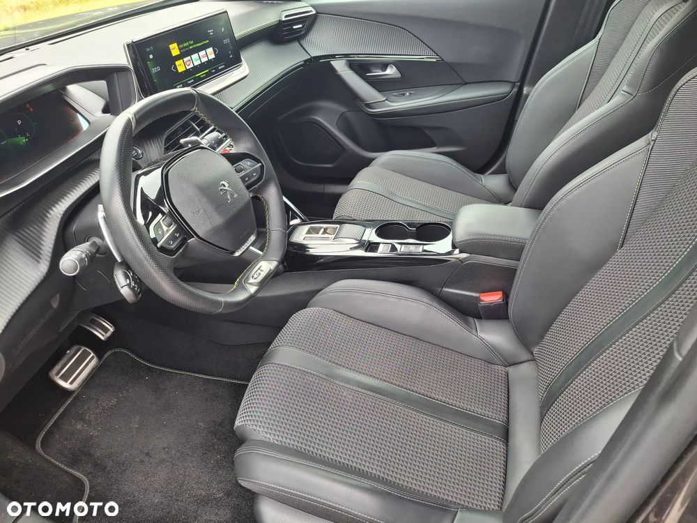 Peugeot 2008 PureTech 130 EAT8 GT - 6