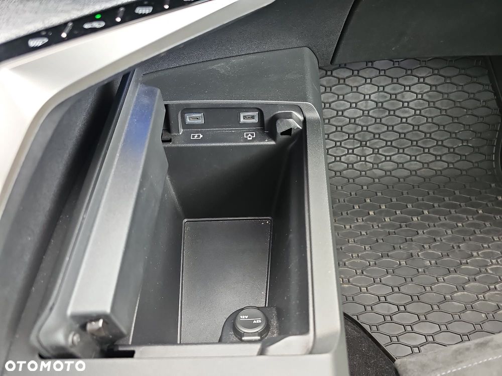 Peugeot 3008 1.2 PureTech mHEV GT S&S e-DCS6 - 32