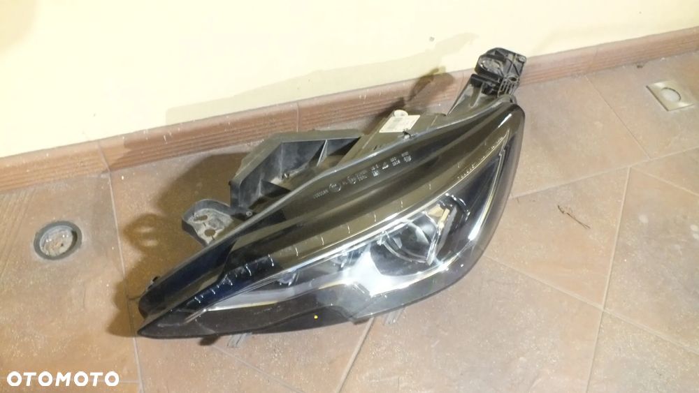 Lampa przednia lewa Peugeot 308 T9 9677832480 - 2