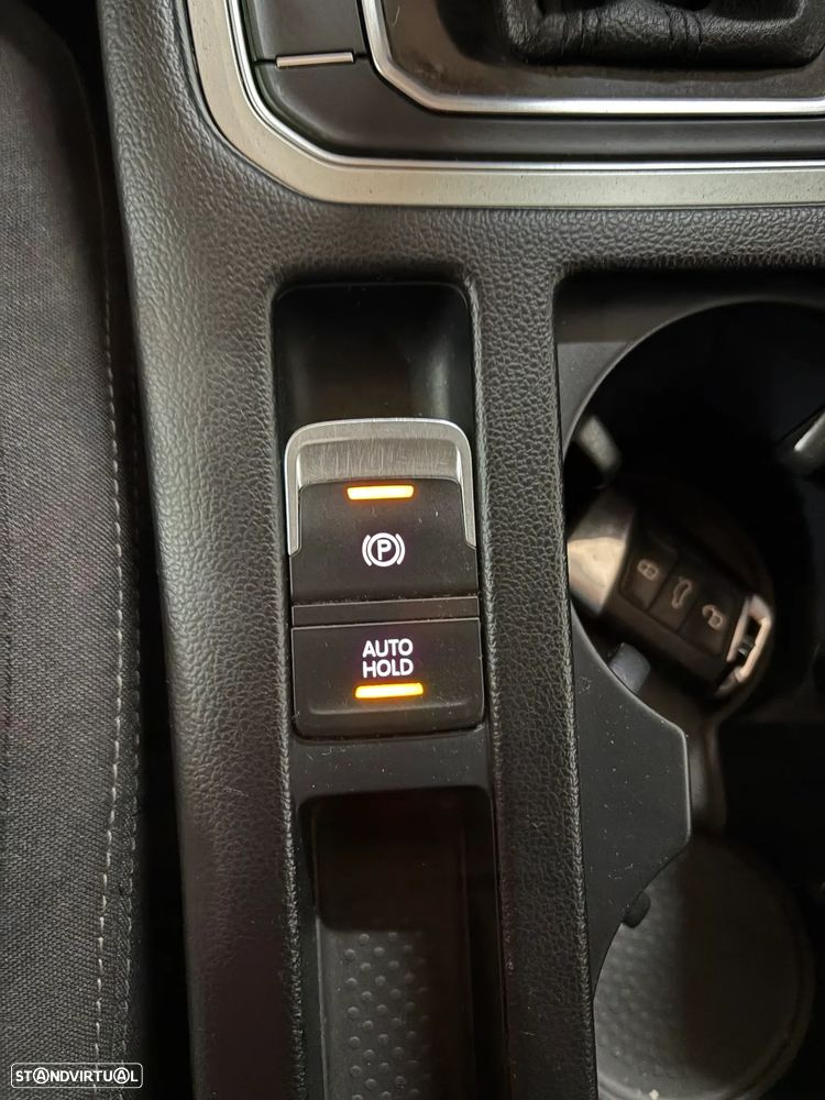 VW Passat 2.0 TDI Confortline DSG - 19