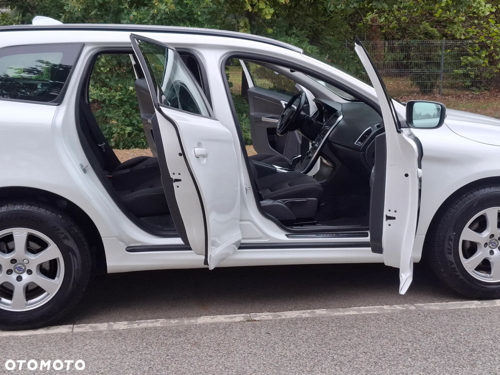Volvo XC 60 D3 Drive-E R-Design Kinetic - 15