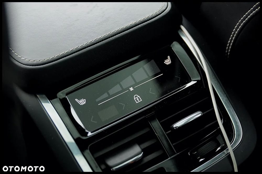 Volvo V90 Cross Country D5 AWD Ocean Race - 35