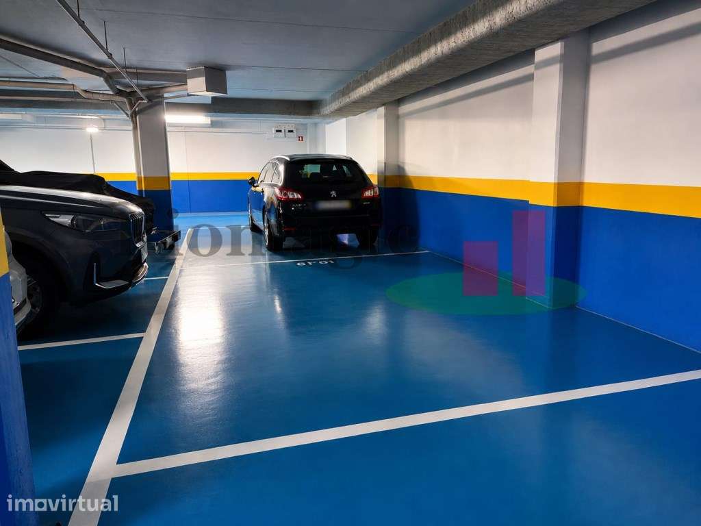 Dois Lugares de Garagem Contíguos para Arrendamento | Praça de Tour... - Grande imagem: 4/8