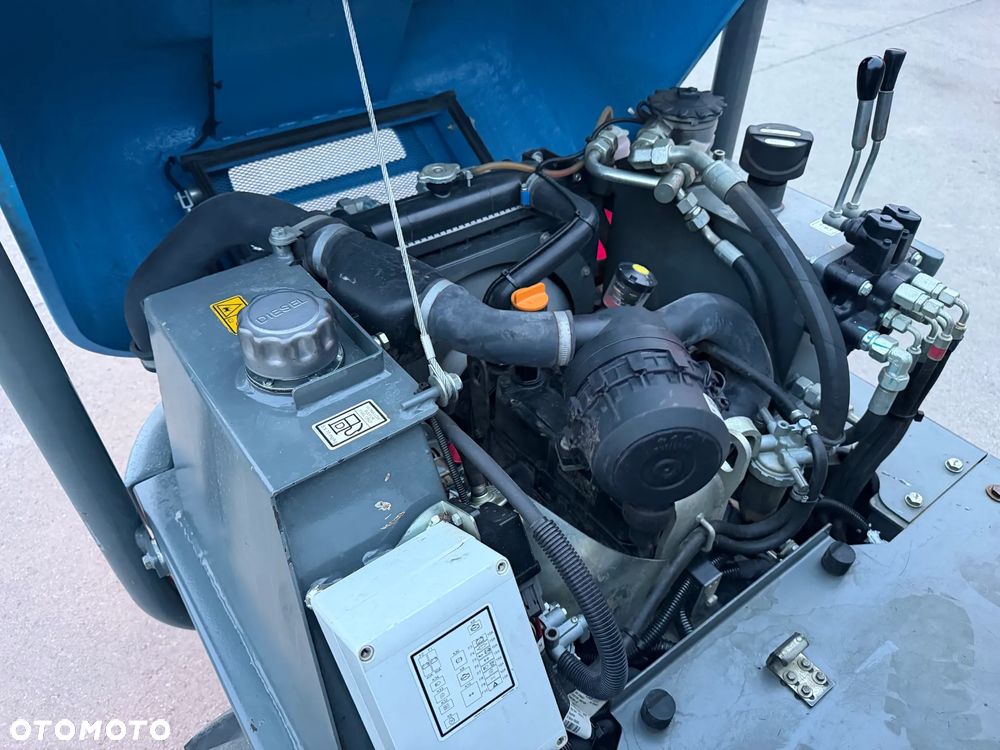 Wacker Neuson 1001 Wozidło Budowlane Rolnicze 4x4. Ładowność 1 tona. Wysokie podnoszenie+KIPER Wysoki! Sprowadzone z Norweskiej szkółki roślinnej. Maszyna Jak Nowa z Salonu 665 mtg. 2023 roku. Ani Deka luzów czy wycieków. Silnik Yanmar 3cyl. Potężna moc a maszyna bardzo mała i zwinna. Szybka wolna jazda. Oświetlenie rozbudowane. Wielka Okazja!  Jazda Rewers. Hydrostatic! Opony jak Nowe! - 11