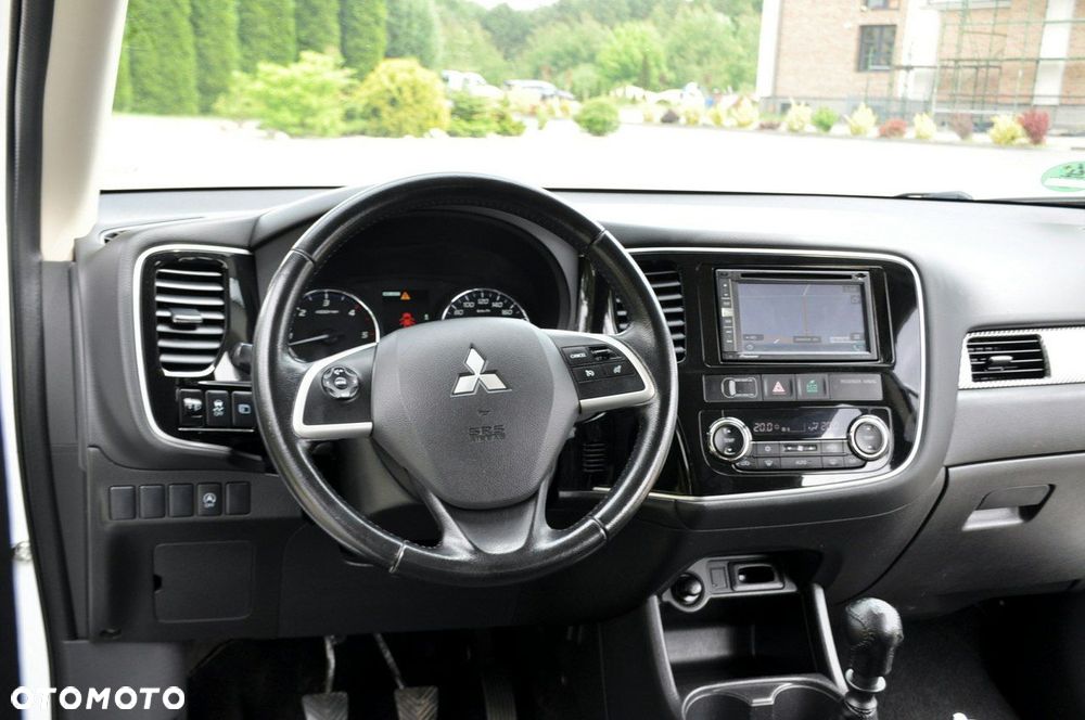 Mitsubishi Outlander - 30