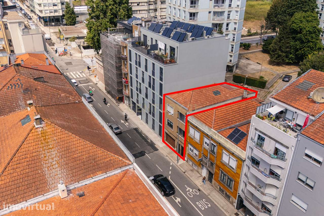 Prédio / Moradia Bi-Familiar  com Grande Potencial na Rua da Constitui - Grande imagem: 4/48