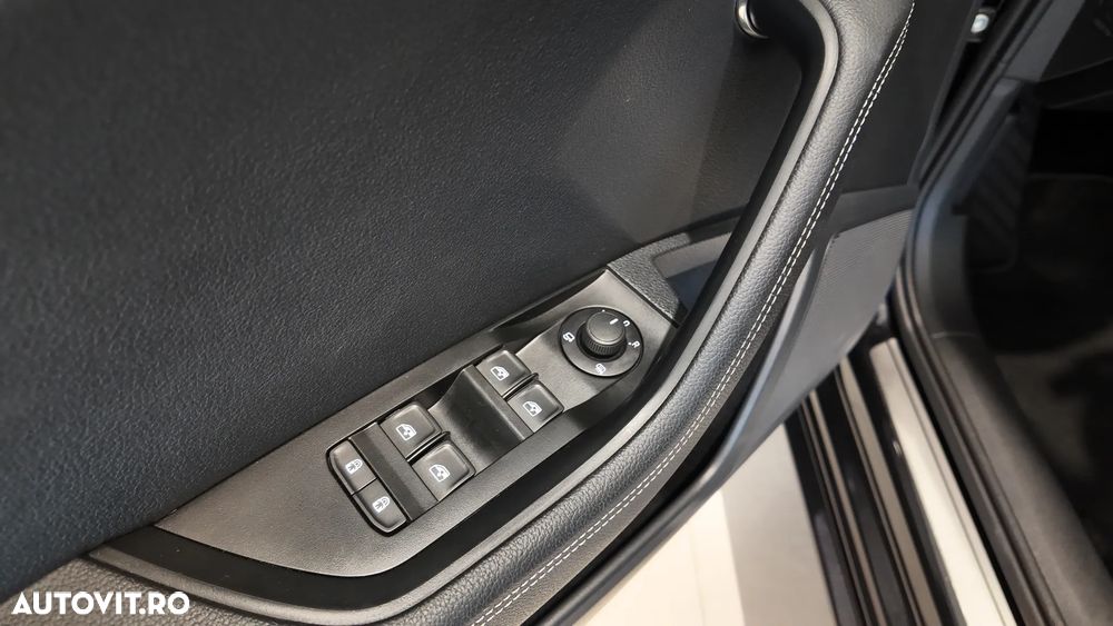 Skoda Superb 2.0 TDI DSG Ambition - 38