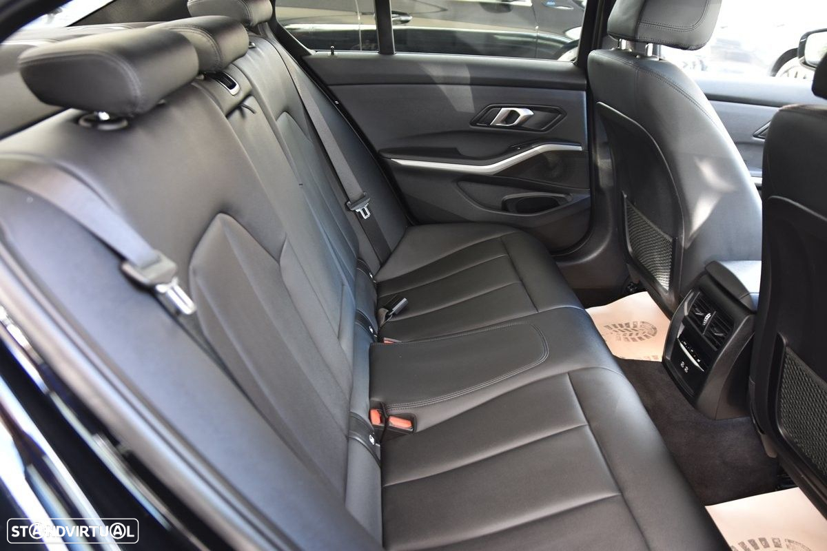 BMW 318 d Auto - 23