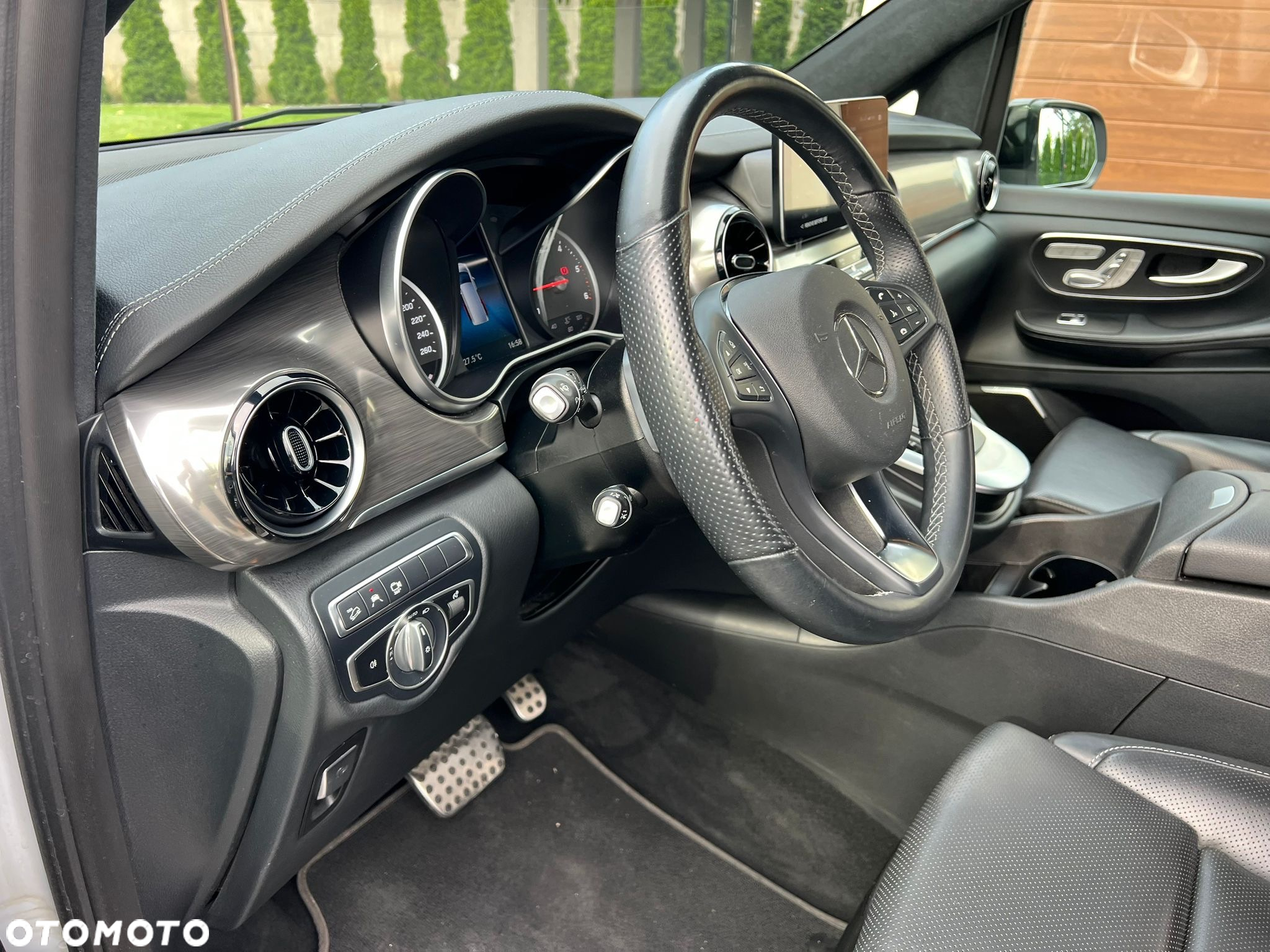 Mercedes-Benz Klasa V 300 d 4-Matic Exclusive 9G-Tronic (d³ugi) - 23