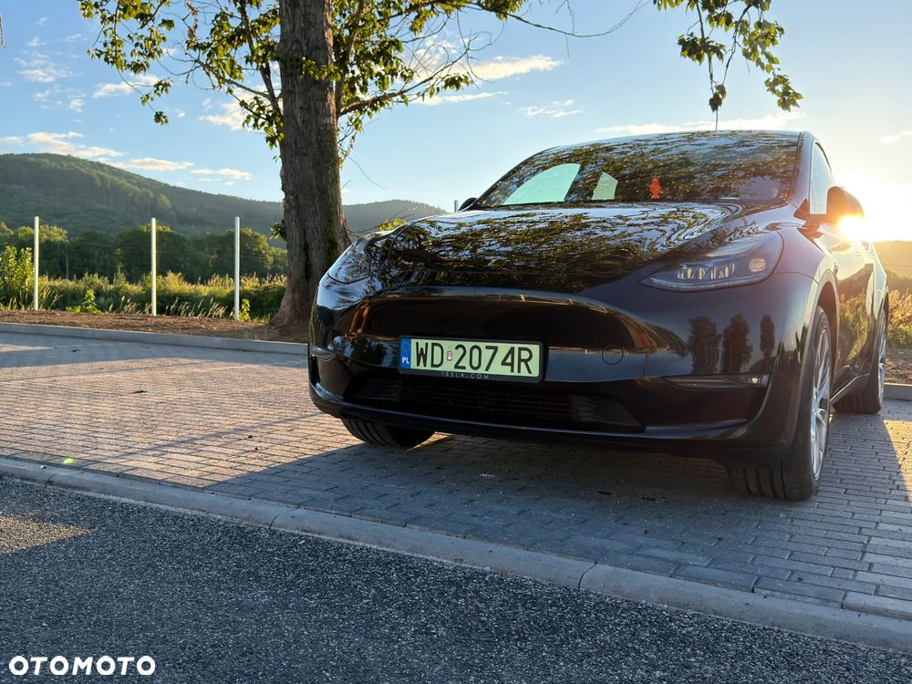 Tesla Model Y - 3