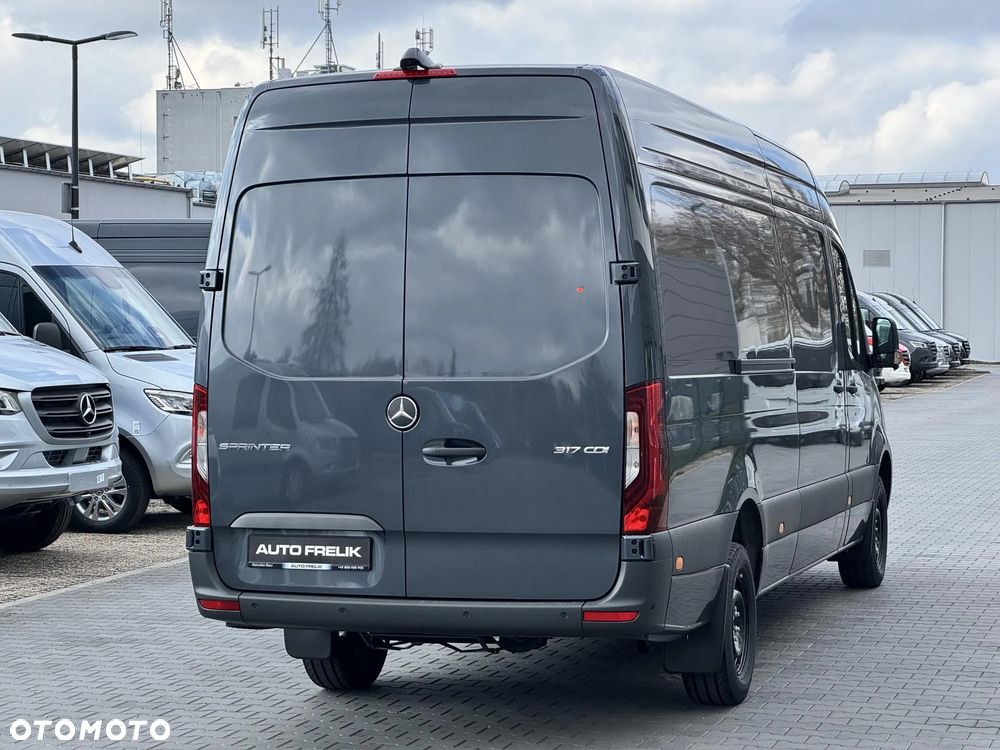 Mercedes-Benz Sprinter - 6