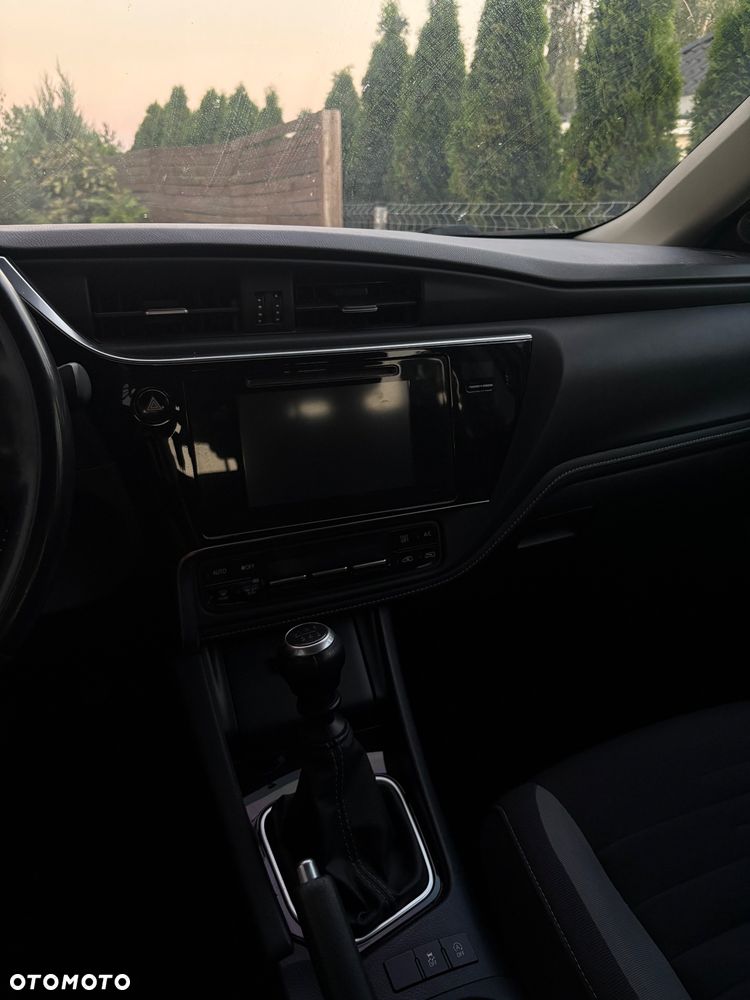 Toyota Auris 1.6 D-4D Executive - 9