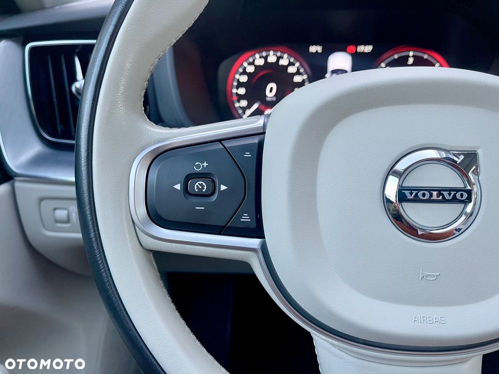 Volvo XC 60 D4 Momentum Pro - 26