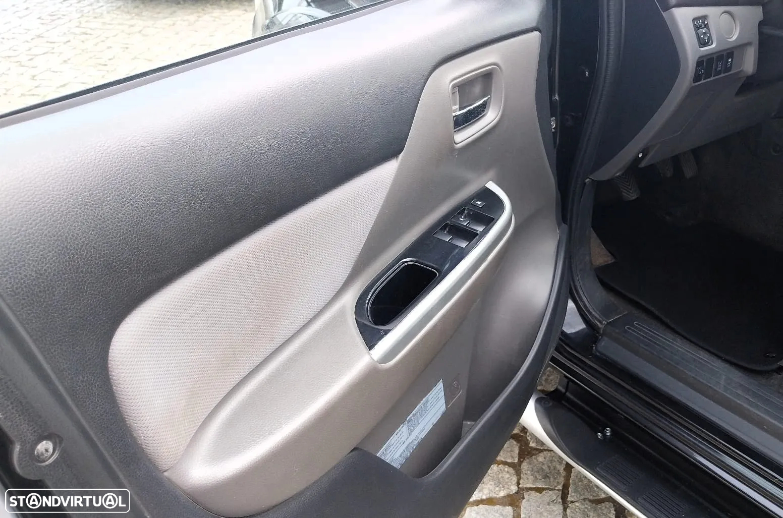 Mitsubishi L200 2.4 DI-D CD Intense Strakar 4WD - 14