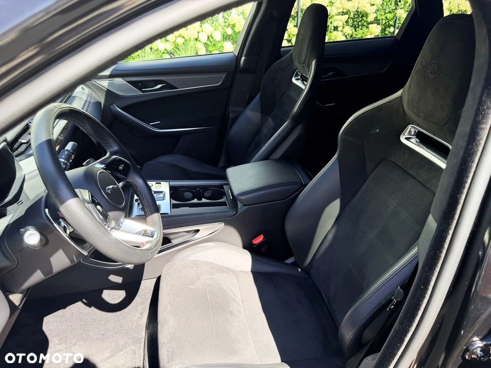 Jaguar F-Pace P550 AWD SVR - 14