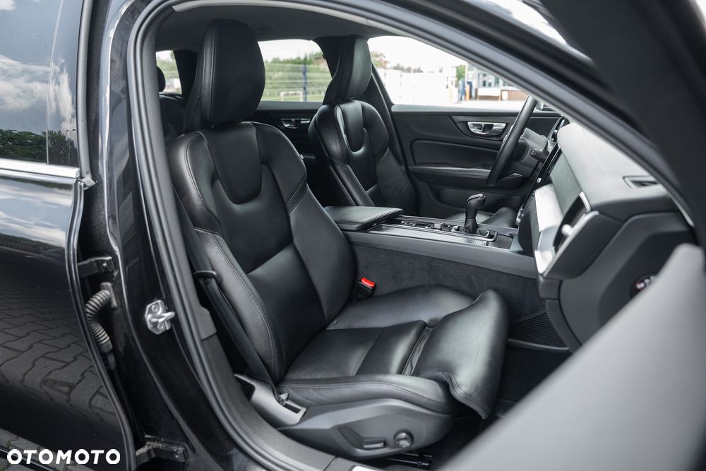 Volvo V60 D3 Momentum Core - 26